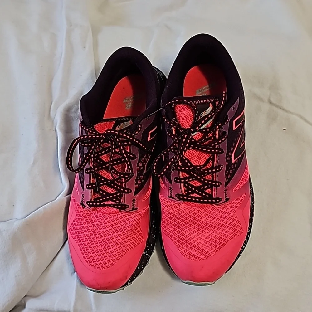 New Balance 690AT Sneakers - Picture 11 of 11